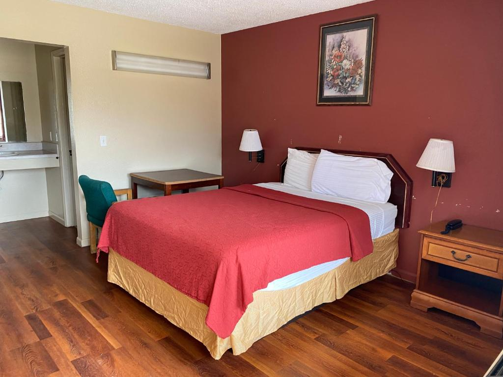 Single King Room
